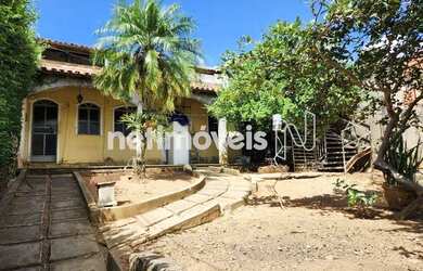 Imagem: A casa possui 5 Dormitórios, 2 Banheiros, 3 Vagas na garagem