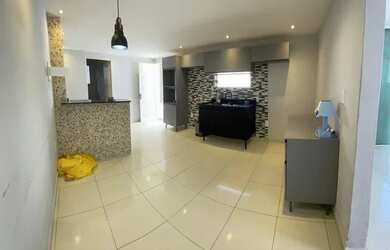 Imagem: A casa possui 3 Dormitórios, 1 Banheiro, 4 Vagas na garagem