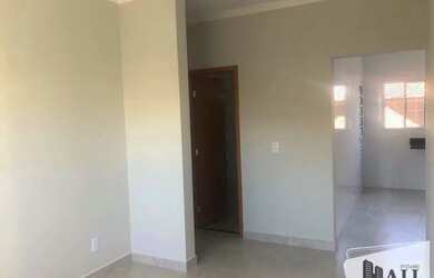 Imagem: O apartamento possui 2 Dormitórios, 1 Banheiro, 2 Vagas na