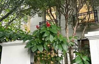 Imagem: A casa possui 3 Dormitórios, 3 Banheiros, 2 Vagas na garagem