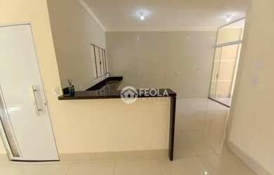 Imagem: A casa possui 2 Dormitórios, 1 Banheiro, 2 Vagas na garagem