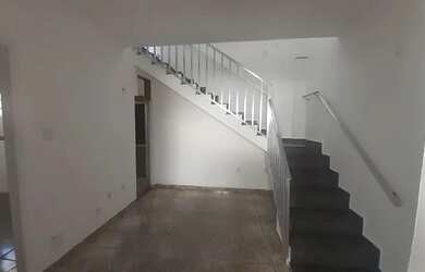 Imagem: A casa possui 1 Dormitório, 2 Banheiros, 70m² de Área e