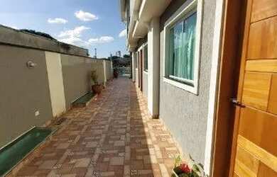 Imagem: A casa possui 2 Dormitórios, 1 Banheiro, 1 Vaga na garagem