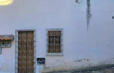 Imagem: A casa possui 4 Dormitórios, 2 Banheiros, 75m² de Área e