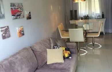 Imagem: A casa possui 3 Dormitórios, 3 Banheiros, 2 Vagas na garagem