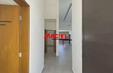 Imagem: A casa em condomínio possui 3 Dormitórios, 3 Banheiros, 4