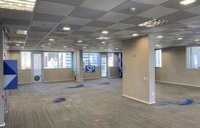 Imagem: O depósito possui 5 Vagas na garagem, 392m² de Área e Imóvel