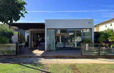 Imagem: A casa em condomínio possui 3 Dormitórios, 1 Banheiro, 275m²