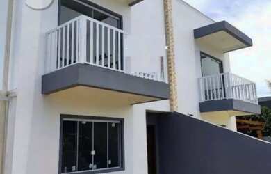 Imagem: A casa possui 3 Dormitórios, 2 Banheiros, 2 Vagas na garagem