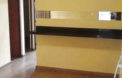 Imagem: O apartamento possui 2 Dormitórios, 1 Banheiro, 2 Vagas na