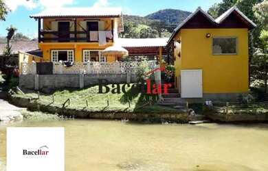 Imagem: A casa possui 5 Dormitórios, 5 Banheiros, 3 Vagas na garagem