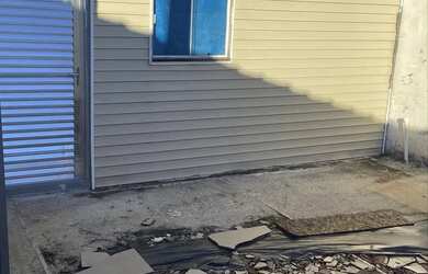 Imagem: A casa possui 1 Dormitório, 1 Banheiro, 1 Vaga na garagem