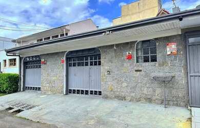 Imagem: A casa possui 5 Dormitórios, 5 Banheiros, 2 Vagas na garagem