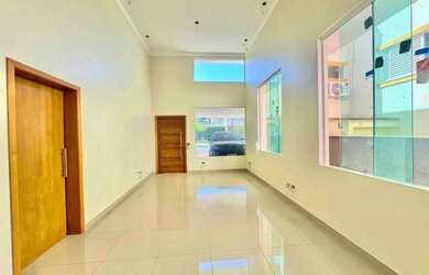 Imagem: A casa em condomínio possui 4 Dormitórios, 4 Banheiros, 2