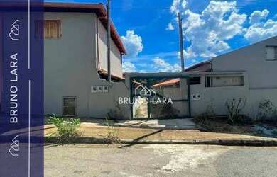 Imagem: A casa possui 5 Dormitórios, 5 Banheiros, 4 Vagas na garagem