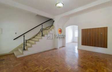 Imagem: A casa possui 3 Dormitórios, 4 Banheiros, 2 Vagas na garagem