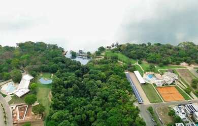 Imagem: O terreno possui 600m² de Área e está localizado em Loteamento