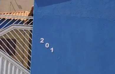 Imagem: A casa possui 2 Dormitórios, Acomodam 7 pessoas e 2 Vagas na