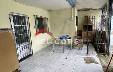 Imagem: A casa possui 2 Dormitórios, 3 Banheiros, 5 Vagas na garagem