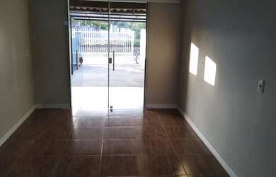 Imagem: A casa possui 2 Dormitórios, 1 Banheiro, 1 Vaga na garagem