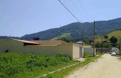 Imagem: O terreno e possui 160-0m² de Área está localizado em Campo