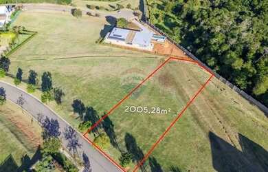 Imagem: O terreno possui 2006m² de Área e está localizado em Loteamento