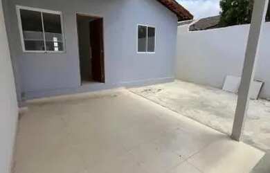 Imagem: A casa possui 3 Dormitórios, 2 Banheiros, 1 Vaga na garagem