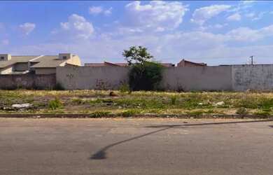 Imagem: O terreno à venda possui 250m² de Área e está localizado