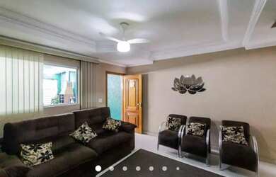 Imagem: A casa possui 3 Dormitórios, 4 Banheiros, 2 Vagas na garagem