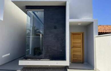 Imagem: A casa possui 3 Dormitórios, 1 Banheiro, 1 Vaga na garagem