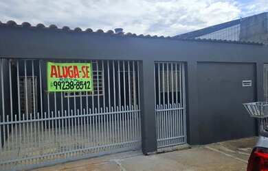 Imagem: A casa possui 2 Dormitórios, 1 Banheiro, 1 Vaga na garagem