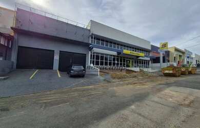 Imagem: O depósito possui 5 Vagas na garagem, 338m² de Área e está