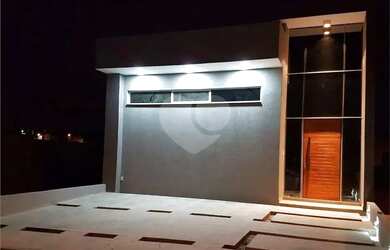 Imagem: A casa em condomínio possui 3 Dormitórios, 2 Banheiros, 2