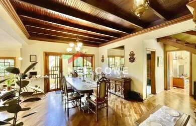 Imagem: A casa em condomínio possui 4 Dormitórios, 3 Banheiros, 5