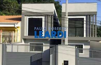 Imagem: A casa à venda possui 3 Dormitórios, 4 Banheiros, 2 Vagas