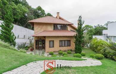 Imagem: A casa possui 4 Dormitórios, 5 Banheiros, 5 Vagas na garagem