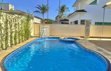 Imagem: A casa em condomínio possui 4 Dormitórios, 5 Banheiros, 4