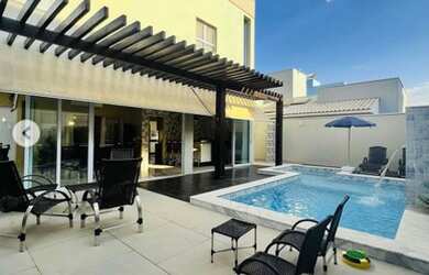 Imagem: A casa em condomínio possui 4 Dormitórios, 3 Banheiros, 4