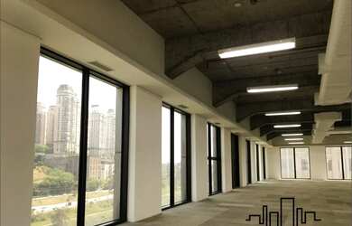 Imagem: O depósito possui 5 Vagas na garagem, 500m² de Área e está