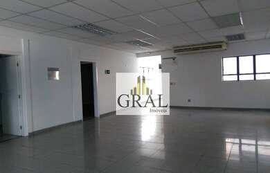 Imagem: O depósito possui 5 Vagas na garagem, 703m² de Área e está