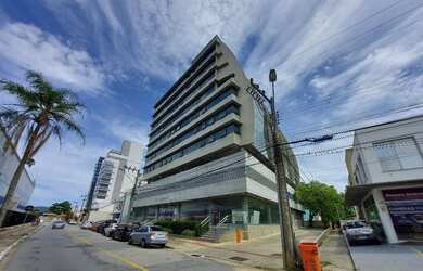 Imagem: O depósito possui 2 Vagas na garagem, 371m² de Área e está