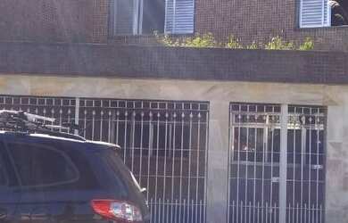 Imagem: A casa possui 2 Dormitórios, 2 Banheiros, 2 Vagas na garagem