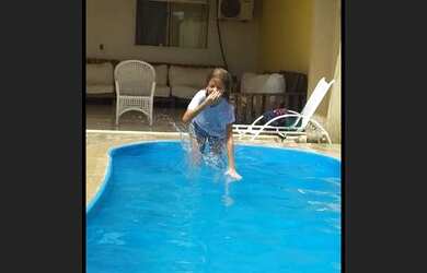 Imagem: A casa possui 3 Dormitórios, 2 Banheiros, 4 Vagas na garagem