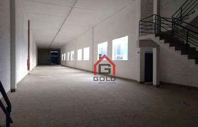 Imagem: O depósito possui 5 Vagas na garagem e 1500m² de Área e está