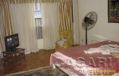 Imagem: O apartamento possui 3 Dormitórios, 1 Banheiro, 1 Vaga na garagem