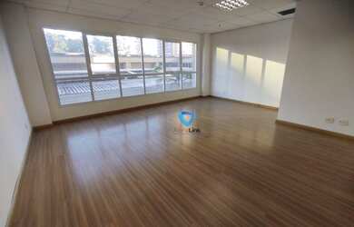 Imagem: O depósito possui 1 Vaga na garagem e 56m² de Área e está