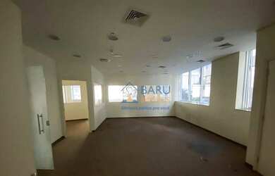 Imagem: O depósito possui 4 Vagas na garagem, 240m² de Área e está