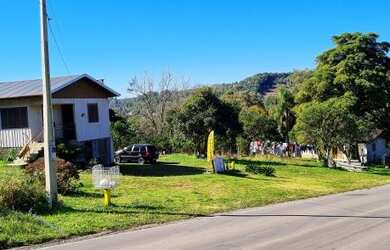 Imagem: O terreno possui 2.423m² de Área e está localizado em Garibaldi