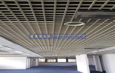 Imagem: O depósito para alugar possui 5 Vagas na garagem e 633m² de