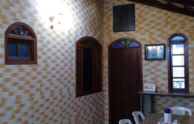 Imagem: A casa possui 4 Dormitórios, 2 Banheiros, 4 Vagas na garagem